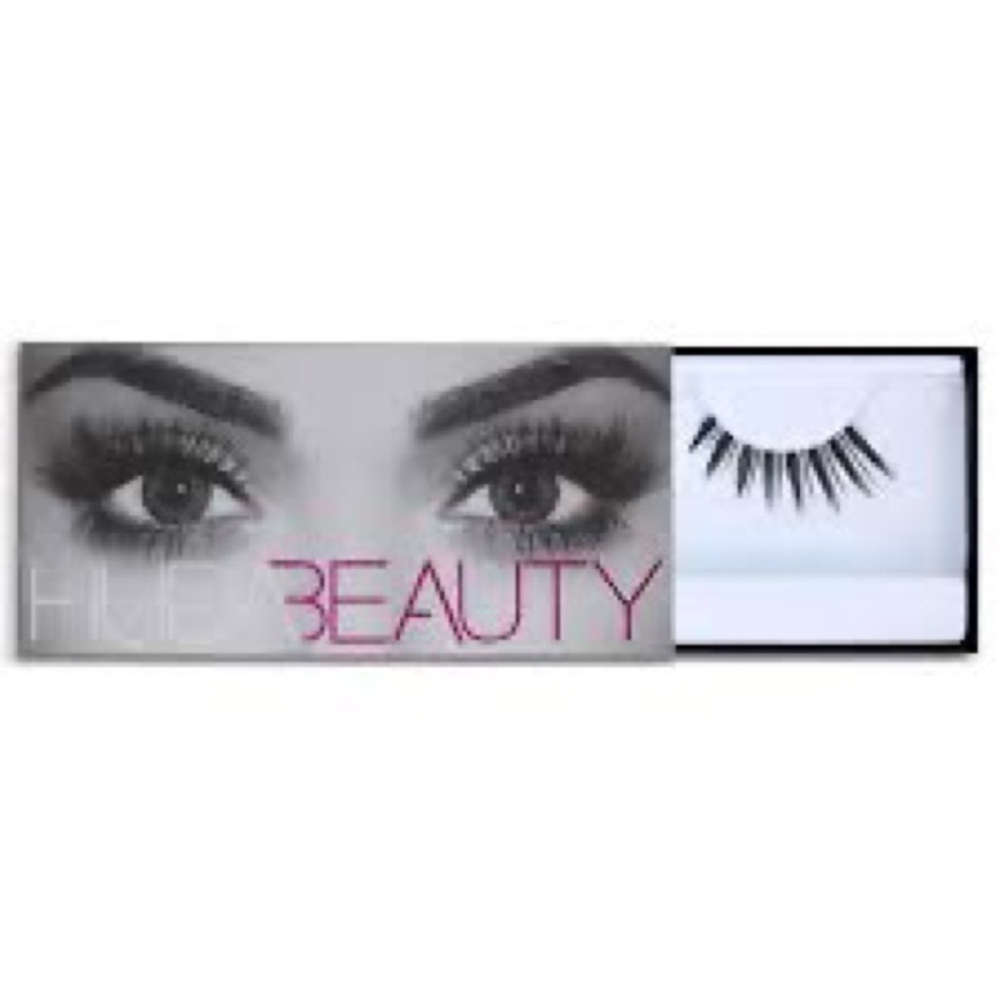 Huda Lashes Monique 3